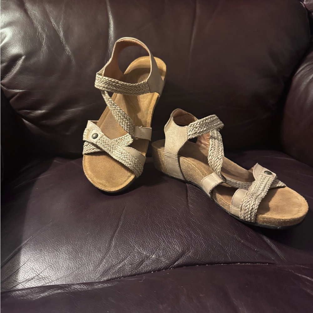 Taos Footwear Beige Woven Sandals